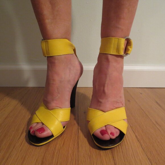 NIB CHARLES JOURDAN Vintage Yellow Ankle Cuff Heels - Picture 1 of 9